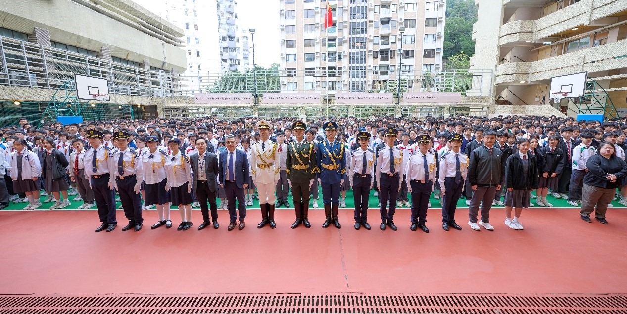 國家憲法日│駐港部隊於培僑中學進行升旗